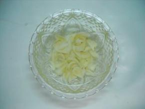 百合提前浸泡一晚上。