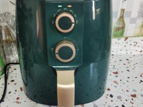 继续放进空气炸锅，200度烤30分钟！根据红薯大小，可以适当调整时间！