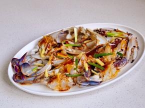 淋在梭子蟹块上。