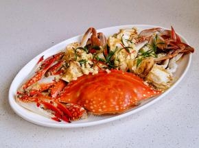 夹点葱姜，再撒上葱丝。