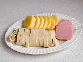 厚百叶，午餐肉，土豆片拼盘。