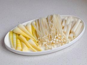 笋尖，金针菇，年糕拼盘。