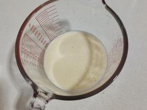 过两边筛，蛋液更细腻！做出来的布丁更嫩滑！