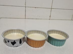 倒入布丁杯8分满！(2个鸡蛋可以做三杯！)