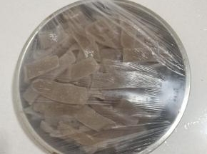 用保鲜膜包起来，放在冰箱冷冻一晚上！