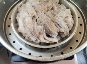 水开，上锅蒸15分钟解冻！