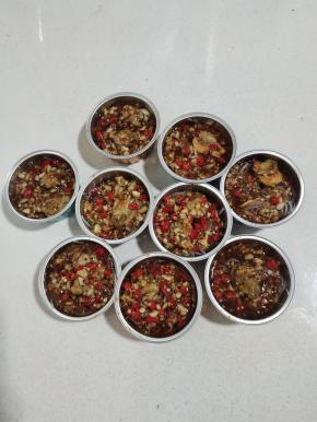 调好的料汁淋到食材上！