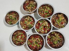 撒上适量的葱花！