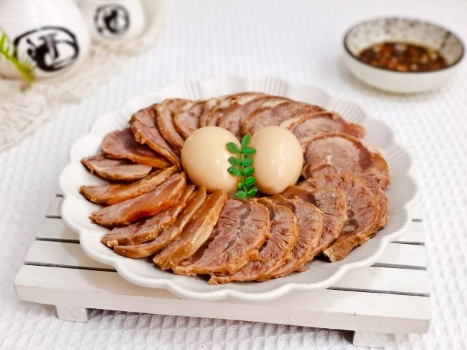牛腱子卤鸡蛋