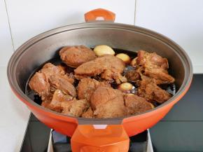 再卤10分钟即可关火。