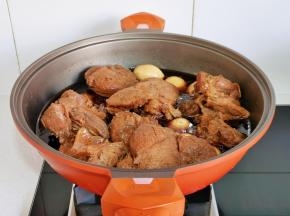 再卤10分钟即可关火。