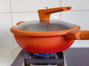 盖子盖子煮六分钟。