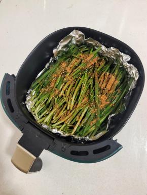 再撒上适量的烧烤料！