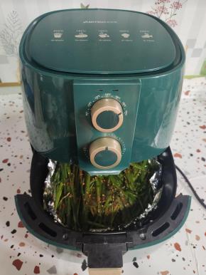 取出来，翻动一下，再继续烤5分钟即可！