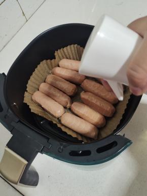 再在表面用喷油壶喷一点点油！