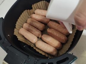 再在表面用喷油壶喷一点点油！