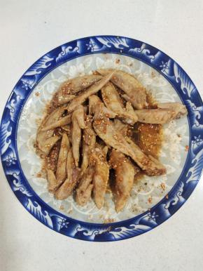 戴上一次性手套，抓拌均匀！