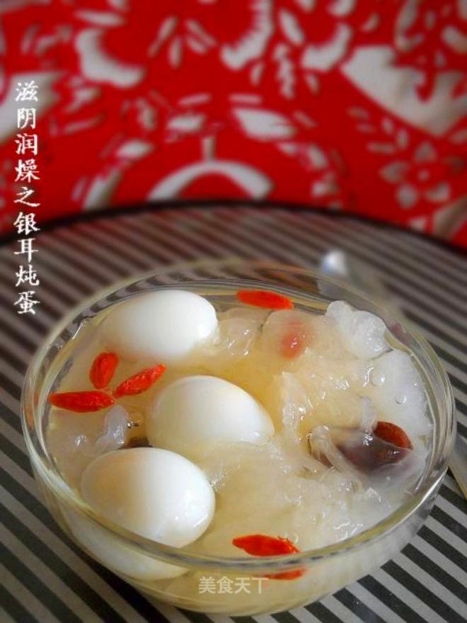 银耳炖鹌鹑蛋