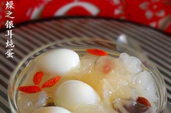 银耳炖鹌鹑蛋
