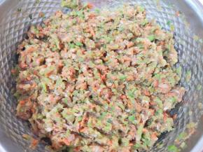 搅拌均匀，饺子馅就做好了。