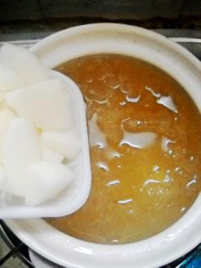 倒入雪梨，再炖15分钟。