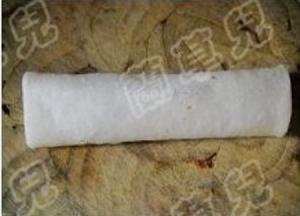 做成牛肉卷。如此做完全部7个牛肉卷。