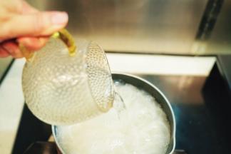 中途加一杯凉开水煮