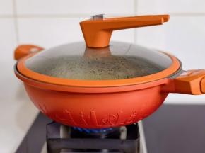 盖上盖子大火2分钟。