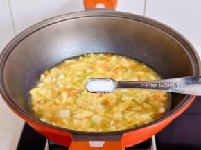 按个人口味加盐调味。