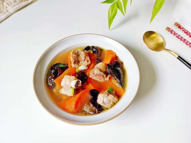 胡萝卜排骨木耳汤