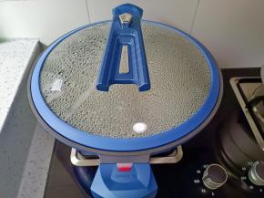 焯好水的排骨清洗干净。