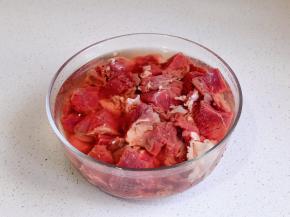牛肉一定要把血水泡出来，可多次换水。