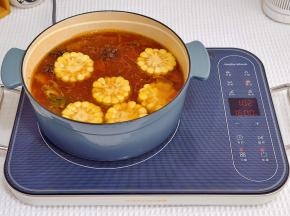 加入玉米炖15分钟。