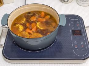 加入胡萝卜，按个人口味加盐调味。