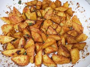 加入葱花炒香关火。