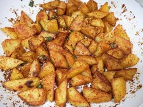 加入葱花炒香关火。