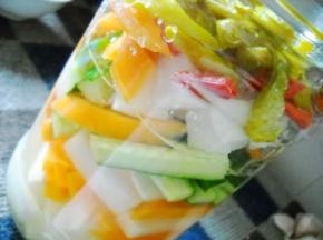 白醋最好没过食材，不要太满。