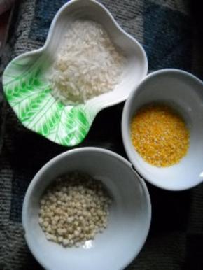 葱姜洗净切碎。