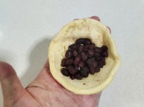 放入适量蜜豆！