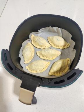 摆入空气炸锅中！