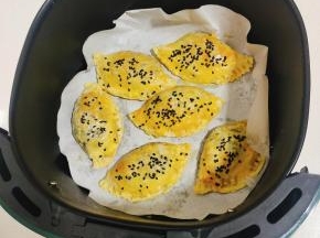外酥里糯，香甜拉丝的红豆酥就做好啦！