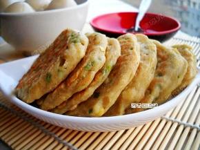 煎熟的豆渣饼趁热吃风味最佳。