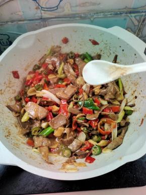 放入少许盐调味！