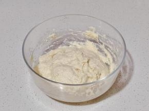 首先液种一定要提前做，液种食材混合至无干粉。