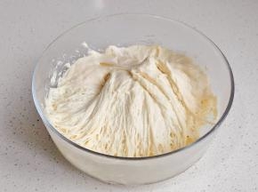 发酵至全部蜂窝状（室温27度发酵1.5小时）