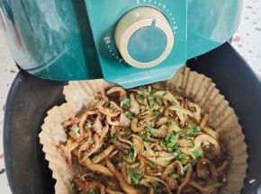 撒上葱花，再烤3分钟即可！