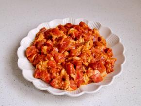 抓拌均匀腌制15分钟。