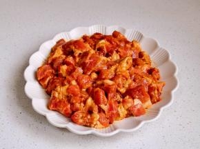 抓拌均匀腌制15分钟。