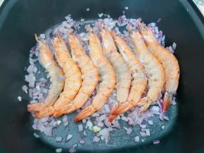 翻炒至两面都稍微变色