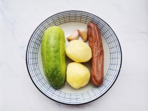 准备好所有食材。